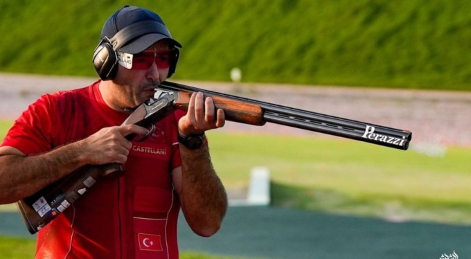 Bursalı milli sporcudan 'altın' vuruş! Türkiye'yi zirveye taşıdı...