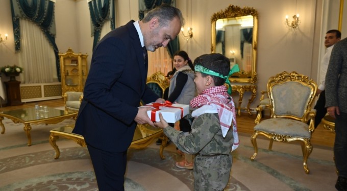 Filistinli çocuklardan Başkan Aktaş'a ziyaret