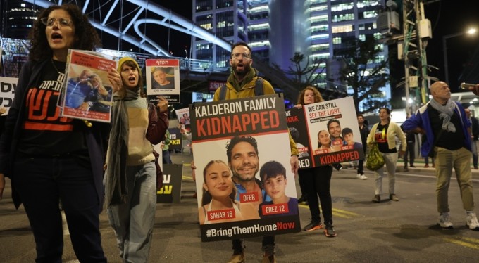 Netanyahu'dan esir yakınlarına: 'Şu anda herkesi eve getirme imkanı yok'