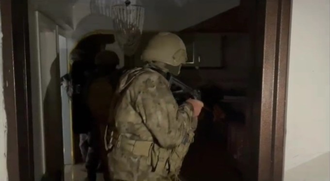 Bursa'da 1050 polis ile dev şafak baskını! İşte polis kamerasına yansıyan o anlar