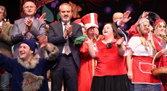 Engeller sevgiyle aşılıyor