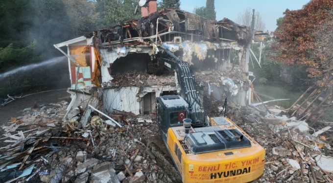 Bursa'da 'Başkanlık Konutu' yıkıldı