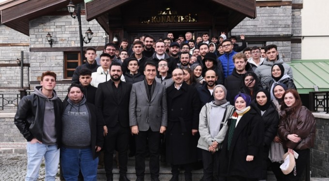 Başkan Dündar, Uludağ'ın zirvesinde gençlerle buluştu