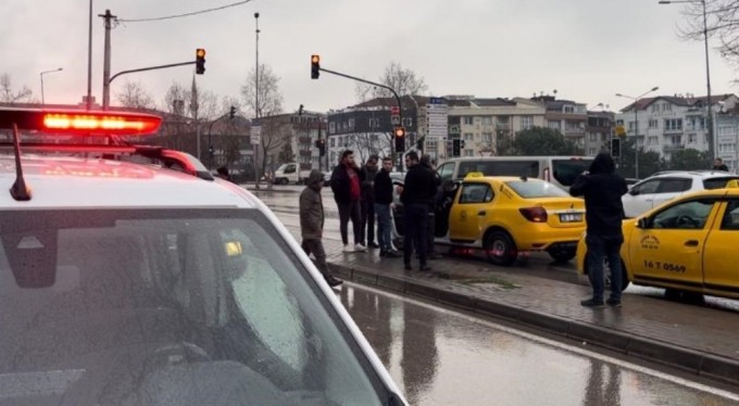 Bursa'da trafikte dehşet anları! Taksi şoförü, müşterisi tarafından boynundan bıçaklandı...
