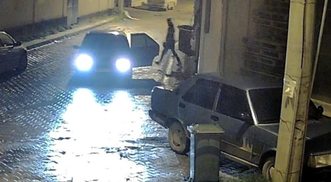 Bursa'da güvenlik kamerasından tespit edilen hırsızlar 12 saatte yakalandı!