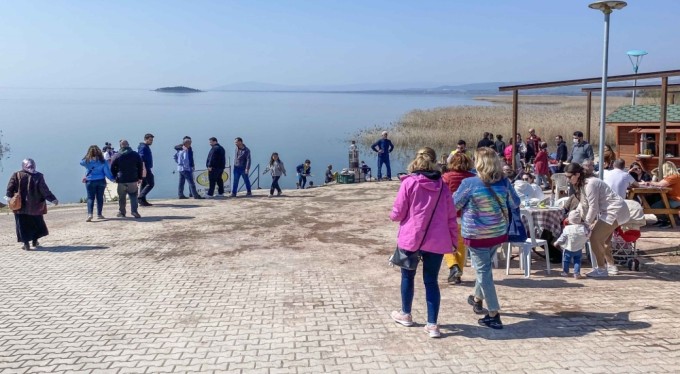 Vatandaşlar Avrupa Leylek Köyü Eskikaraağaç'a akın etti