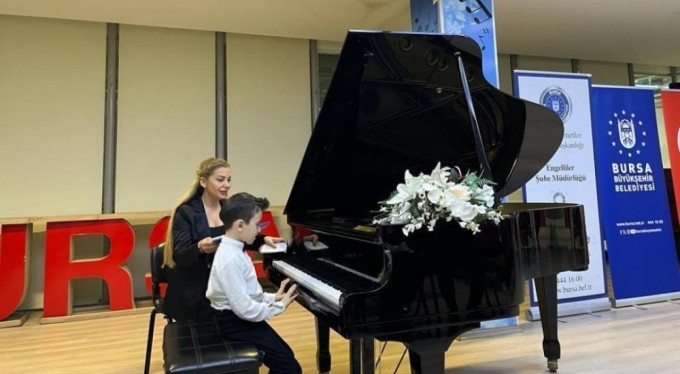Bursa'da özel bireylerden unutulmaz piyano resitali