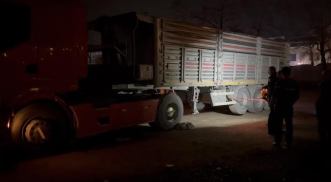 Bursa'da ecelin böylesi... Evine yiyecek götürecekti, üstünden TIR geçti...