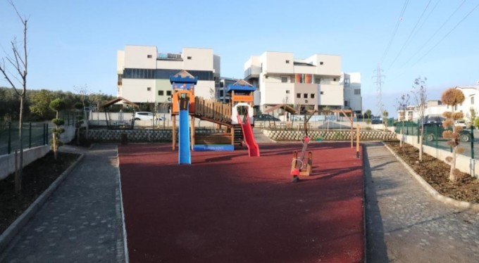 Gemlik'te çocuklar yeni parklarına kavuştu