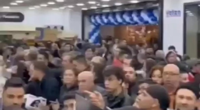 Bursa'daki ünlü AVM'de izdiham!