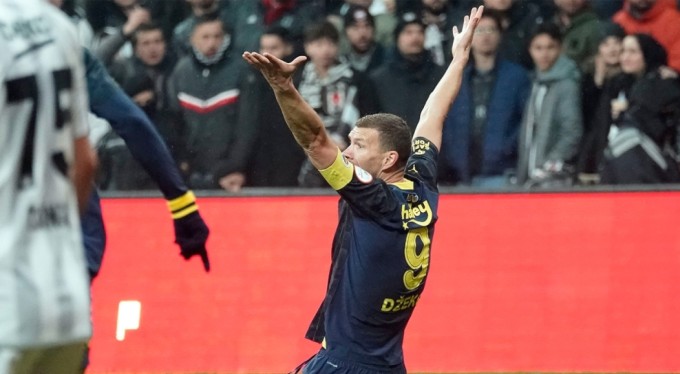 Edin Dzeko'dan Fenerbahçe'ye kötü haber