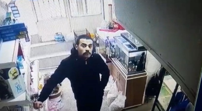 Bursa'da müşteri gibi geldiği iş yerinde araç çalıp kayıplara karıştı!