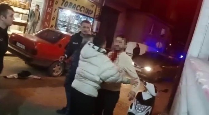 Çıkan kavgada husumetlisini boynundan bıçakladı