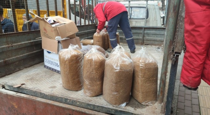 Bursa'da iki kamyonet kaçak tütün ele geçirildi!