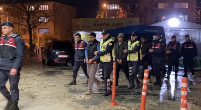 Jandarmanın yürürken durdurduğu 4 kişi kaçak göçmen çıktı