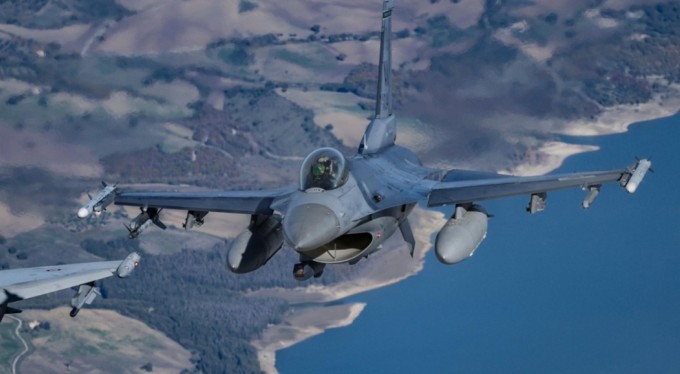 Hollanda'dan Ukrayna'ya 18 adet F-16