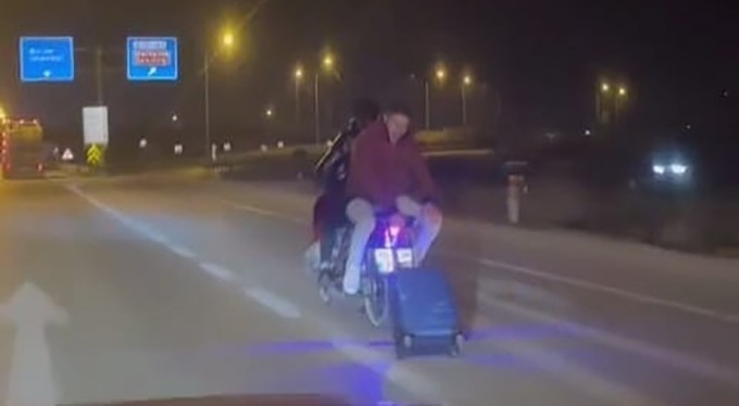 Bursa'da motosikletli gençlerin tehlikeli yolculuğu!