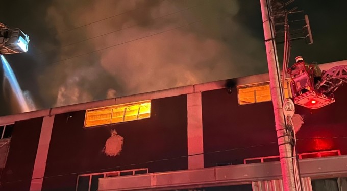 Bursa'da mobilya imalathanesi alevler içinde kaldı!