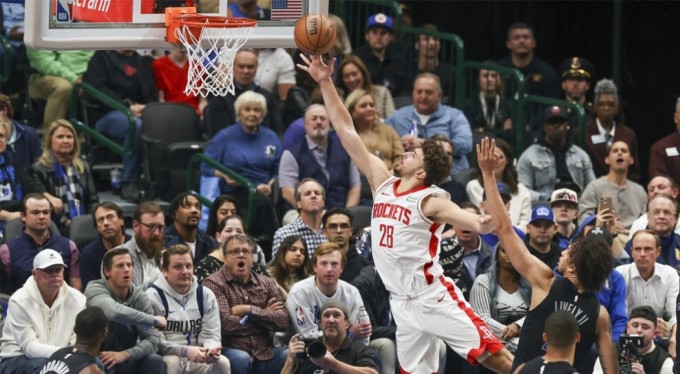 Alperen'in 26 sayı kaydettiği maçta Houston, Detroit'i farklı yendi