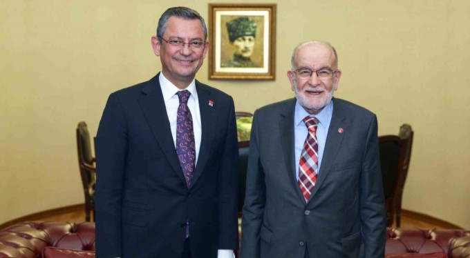CHP Genel Başkanı Özel, Saadet Partisi Genel Başkanı Karamollaoğlu ile bir araya geldi