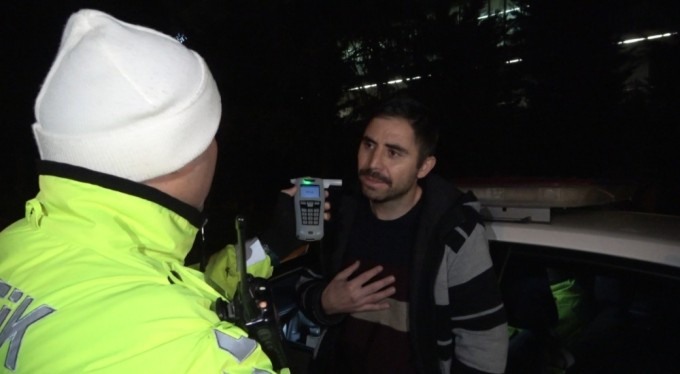 Bursa'da direksiyon başında alkollü yakalandı! "Ehliyetimi almayın ben terörist miyim"