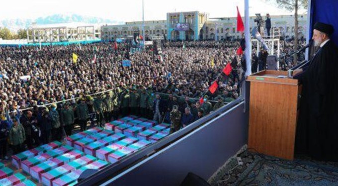 Reisi: "Alınacak intikamın yerini ve zamanını İran Silahlı Kuvvetleri belirleyecektir"