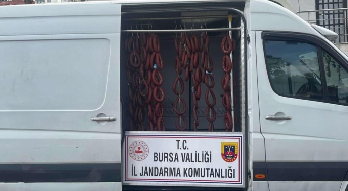 Bursa'da minibüste sucuk yıkayan şahıslar hakkında savcılık tahkikat başlattı!
