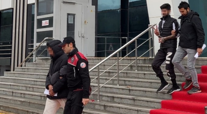 100 bin liralık uyuşturucuyla yakalandılar zafer işareti yaptılar