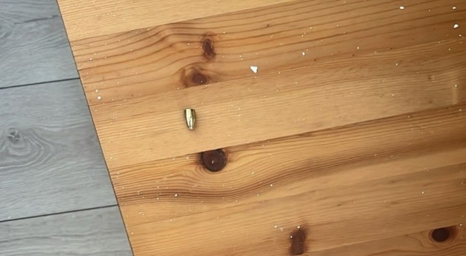 Bursa'da yorgun mermi evin içine düştü!