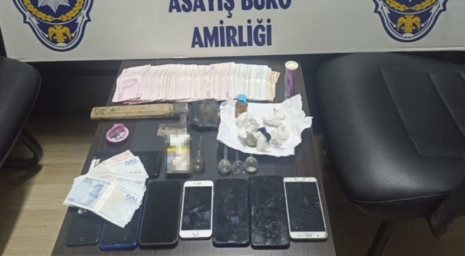 Asayiş ekipleri ve bekçiler, uyuşturucu ticareti yapan 8 kişiyi yakaladı