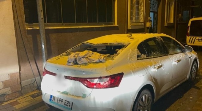 4. kattan park halindeki aracın üzerine düşen şahıs ağır yaralandı