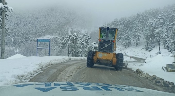 Bursa'da 56 mahallede kar mesaisi!
