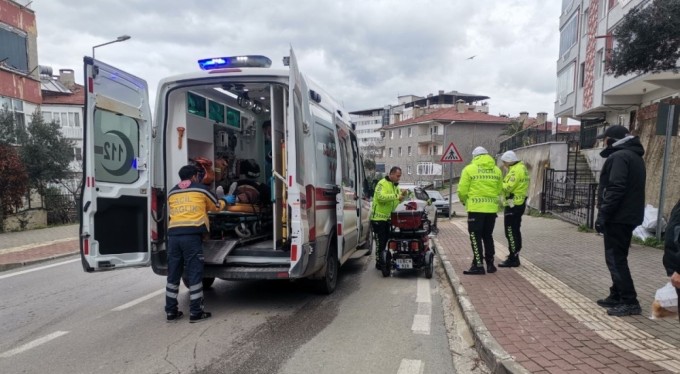 Bursa'da kaldırıma çarpan motosiklet sürücüsü yaralandı