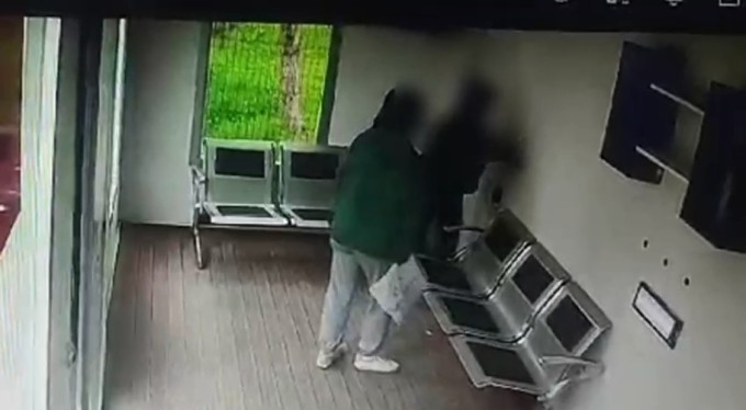 Bursa'da akıllı duraklara saldıran şüphelilerin görüntüleri ortaya çıktı!