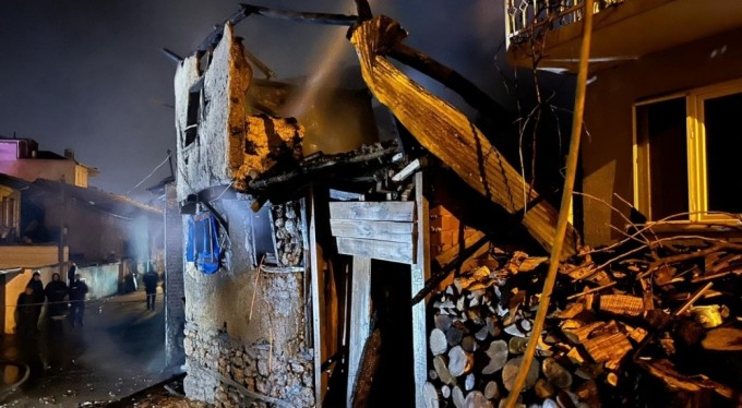 Bursa'da 10 büyük baş hayvanın telef olduğu yangının boyutu gün ağarınca ortaya çıktı