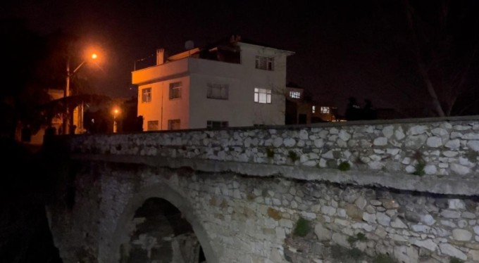 Bursa'da tarihi köprüden düşen 16 yaşındaki kız ağır yaralandı!