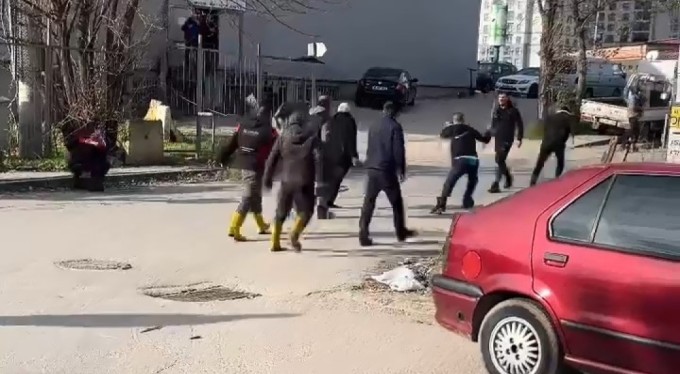 Bursa'da iki grup arasında sopalı kavga!
