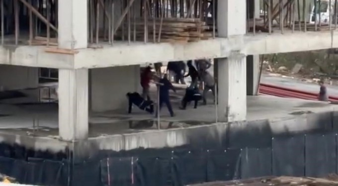 Bursa'da inşaat işçileri birbirine girdi! Ortalık savaş alanına döndü