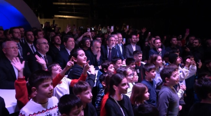 Bakanı Tunç, Alper Gezeravcı'nın uzay yolcuğunu Bursalı çocuklarla izledi!