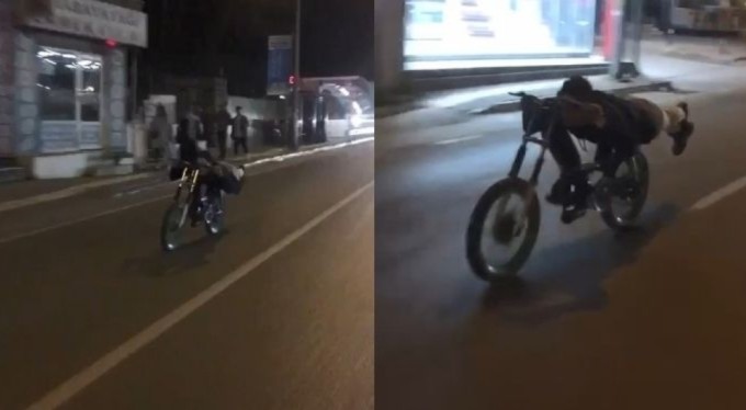 Motosiklette yatarak ölümüne sürdü!