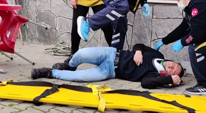 Bursa'da onarmak için çıktığı çatıdan kafa üstü düştü!