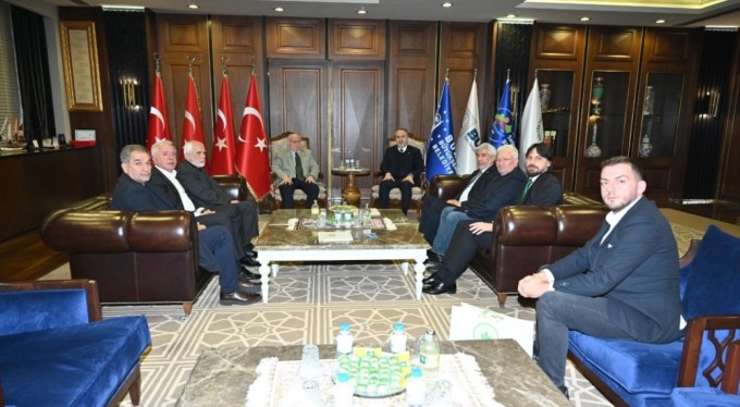 Bursaspor yönetimi, Büyükşehir Belediye Başkanı Alinur Aktaş'ı ziyaret etti