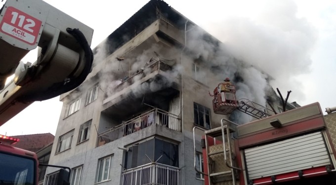 Bursa'da çıkan yangında 8'i çocuk 14 kişi dumandan zehirlendi!