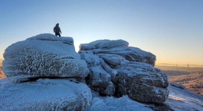 -14 derecede uçurumun kıyısına çadır kurdular