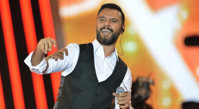 Yolda rahatsızlanan şarkıcı Alişan, Bursa'da hastaneye kaldırıldı