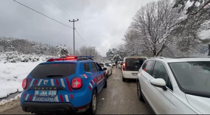 Jandarma ekipleri yolda kalan araçlar için seferber oldu