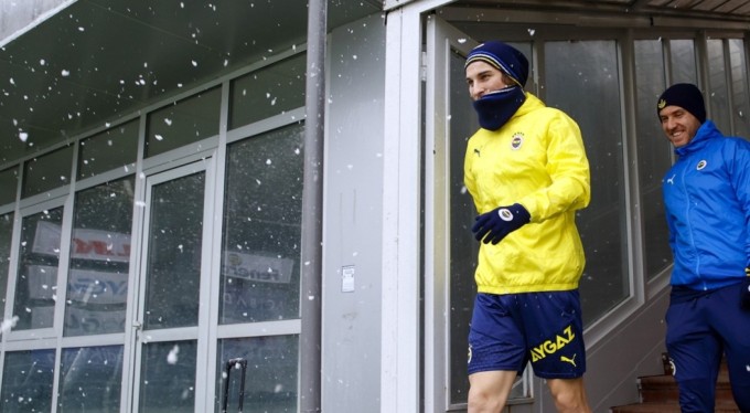 Fenerbahçe'de Çağlar Söyüncü, ilk idmanına çıktı