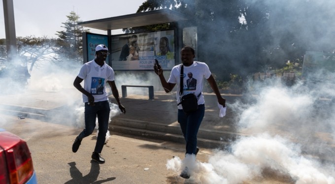 Senegal'de cumhurbaşkanlığı seçimlerinin ertelenmesi nedeniyle sokaklar karıştı