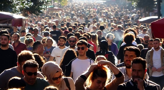 Türkiye'nin yeni nüfusu açıklandı! Nüfus artış hızı binde 1,1 oldu