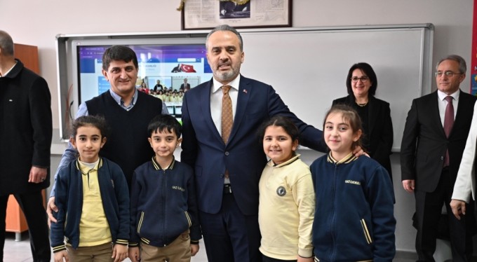 Alinur Aktaş'tan ders başı yapan öğrencileri ziyaret etti